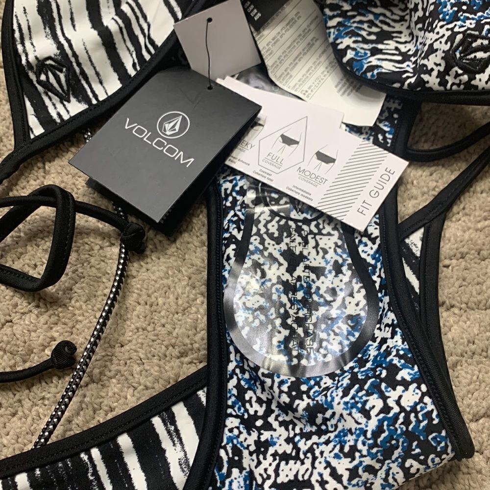 VOLCOM high neck string bikini. M/L and S/XS - Picture 15 of 16